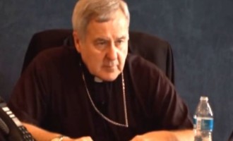 Βίντεο σοκ: Καθολικός ιερέας δεν ξέρει αν είναι παράνομη η… παιδεραστία
