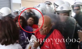 ΕΔΕ για αστυνομικό που χτύπησε καθαρίστρια (βίντεο)