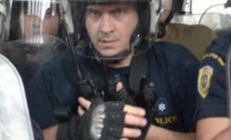 Αστυνομία: Μετά τον σάλο βρήκαν τον ράμπο των ΜΑΤ με τα πολεμικά γάντια