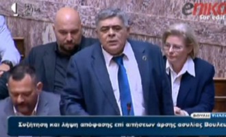 Αθλιότητες Μιχαλολιάκου στην Βουλή: “Σκάσε ρε” (βίντεο)