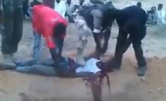 Φρίκη στη Νιγηρία: Σφάζουν αθώους ανθρώπους (βίντεο)