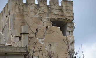 Καλάβρυτα: Πήραν λεφτά και… ξέχασαν να κατεδαφίσουν τα σεισμόπληκτα σπίτια τους