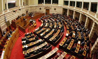 Βουλευτές της ΝΔ ζητούν αποκατάσταση των μισθών των ενόπλων για να ψηφίσουν την τροπολογία για τους δικαστές