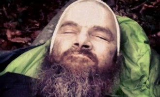 Η φωτογραφία του νεκρού ηγέτη των τζιχαντιστών της Τσετσενίας