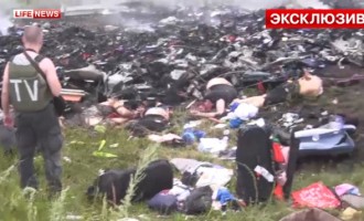 Ένας σωρός πτώματα και συντρίμμια του Boeing στην ανατολική Ουκρανία