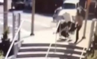 ΗΠΑ: Αυτοκίνητο πάει να πέσει σε μητέρα με καρότσι (βίντεο)