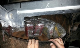 Έκρυβε 74 κιλά κάνναβης σε κρύπτες αγροτικού οχήματος (εικόνες)