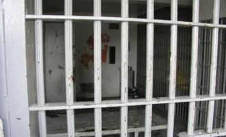 Ισοβίτης βρέθηκε κρεμασμένος στο κελί του στις φυλακές Δομοκού
