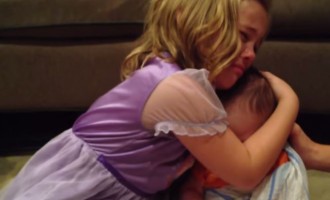 1o θέμα στο Υou tube: Η μικρή που κλαίει επειδή θα μεγαλώσει ο.. αδερφός της (βίντεο)