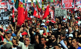 Χιλιάδες Πορτογάλοι στους δρόμους κατά της λιτότητας! Εδώ… ξαπλώστρα