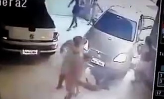 Βραζιλία: Αυτοκίνητο περνά πάνω από βρέφος που ξέφυγε από την μάνα του (βίντεο)