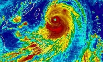 Βίντεο: Ο τυφώνας Νεογκούρι πλησιάζει απειλητικά την Ιαπωνία