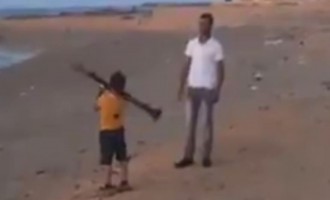 Λιβύη: Μικρό παιδί ρίχνει βολή με RPG (βίντεο)