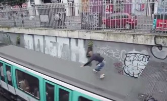 Παρίσι: “Τρελός” πηδάει πάνω σε τρένο εν κινήσει (βίντεο)