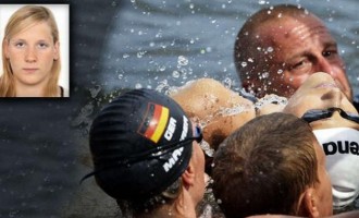 Κολυμβήτρια ανασύρθηκε από το νερό λιπόθυμη