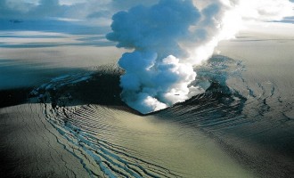 Κόκκινος συναγερμός για το ηφαίστειο στην Ισλανδία