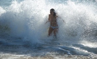 Νεαρός Χανιώτης έσωσε τουρίστρια από τα κύματα!