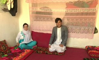 O Ρωμαίος και η Ιουλιέτα του Αφγανιστάν φοβούνται για τη ζωή τους