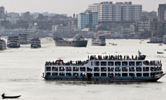 Ανετράπη φέρι μπότ με 200 επιβάτες στο Μπαγκλαντές