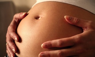 Τι απαντά ο ΟΑΕΔ στα περί «ανασφάλιστης έγκυου εργαζόμενης»