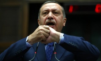 Τουρκία: “Τα χέρια του Ερντογάν είναι βαμμένα με αίμα από το Ισλαμικό Κράτος”