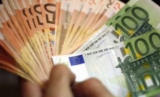 Κεφαλονιά: Σερβιτόρος βρήκε και παρέδωσε φάκελο με 2500 ευρώ!
