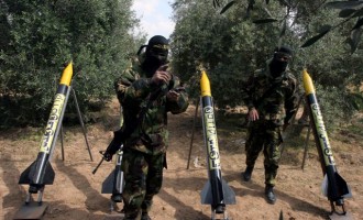 Η Χαμάς ρίχνει ρουκέτες στο Ισραήλ και το Ισραήλ βομβαρδίζει τη Χαμάς