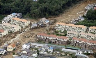 Εικόνες βιβλικής καταστροφής από τις κατολισθήσεις στη Χιροσίμα (βίντεο)