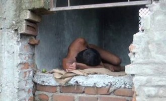 20 χρόνια αλυσοδεμένοι στο… Κωσταλέξι της Ινδίας (φωτογραφίες)
