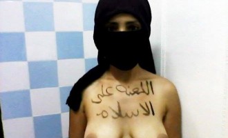 FEMEN: Ποζάρει μόνο με τη μαντίλα εναντίον του Ισλάμ