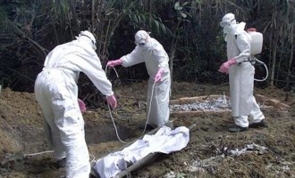 Καταγγελία: Επί 4 ημέρες έμειναν στο δρόμο 2 νεκροί από Έμπολα