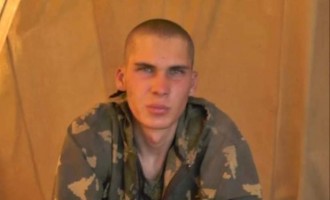 Βίντεο: Η ανάκριση αιχμάλωτου Ρώσου αλεξιπτωτιστή στην Ουκρανία