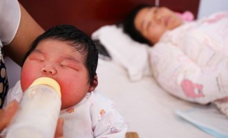 Μωρό “γίγαντας” γεννήθηκε στην Κίνα