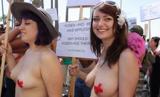 Topless Day: 54 πόλεις γιόρτασαν τη γυμνή έκφραση (βίντεο)