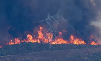 Μάχη με τις φλόγες και εκκένωση οικισμών στην Καλιφόρνια