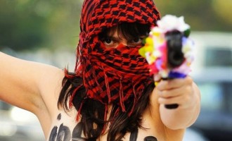 Οι FEMEN προς το Ισλαμικό Κράτος: Δεν είμαστε οι 72 παρθένες σας!