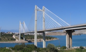 27χρονος έπεσε από την υψηλή γέφυρα Χαλκίδας