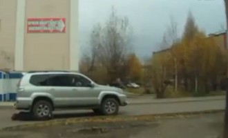 Γυναίκα οδηγός πάτησε… ηλικιωμένη – Δεν κοίταζε τους  καθρέφτες (βίντεο)