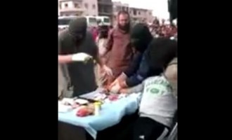 Ισλαμικό Κράτος: Τώρα κόβει τα χέρια (βίντεο)