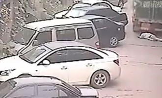 Κίνα: Πάτησε με το φορτηγό 4 φορές έναν ηλικιωμένο πεζό (βίντεο)