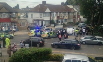 Τρόμος στο Λονδίνο: Αποκεφάλισαν γυναίκα στον κήπο της (φωτογραφίες)