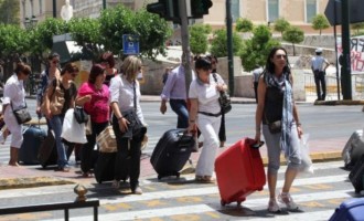 Νέο “κανόνι” ρωσικού τουριστικού πρακτορείου με 3.600 πελάτες στην Ελλάδα