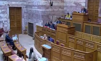 ΒΙΝΤΕΟ – ΣΟΚ: Δείτε την κατάντια της κοινοβουλευτικής “δημοκρατίας”