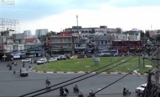 Βιετνάμ: Η διασταύρωση… “όποιος προλάβει πέρασε” (βίντεο)
