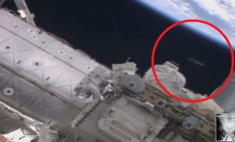 UFO παρακολουθούσε αστροναύτες της NASA (επίσημο βίντεο)