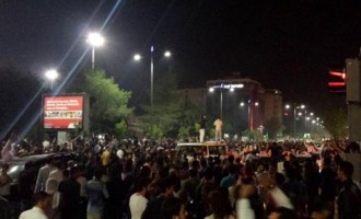 Χιλιάδες Κούρδοι διαδηλώνουν στην πόλη Μπατμάν της Τουρκίας