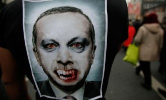 Χούντα Ερντογάν: Κανένα ΜΜΕ δεν “παίζει” για τον ξεσηκωμό των Κούρδων