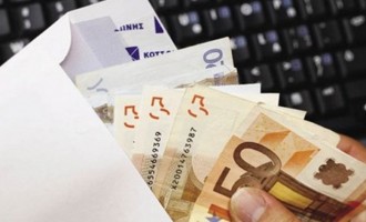 1,5 δισ. ευρώ έβγαλαν στο εξωτερικό 5.260 δημόσιοι υπάλληλοι