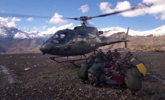 32 νεκροί και 100 αγνοούμενοι ορειβάτες στο Νεπάλ