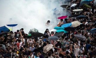 Νέες διαδηλώσεις συγκλονίζουν το Χονγκ Κονγκ (βίντεο)